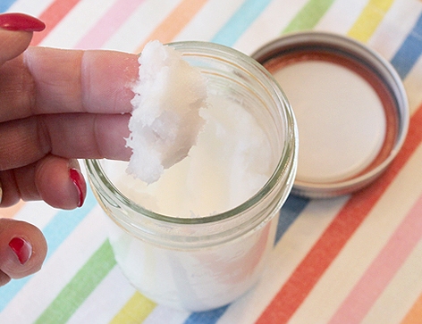 Как сделать домашний крем под глаза с кокосовым маслом
