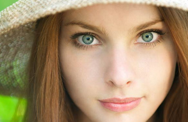 Какой цвет волос выгодно подчеркнет зеленые глаза?