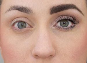 как увеличить глаза с помощью макияжа пошагово
