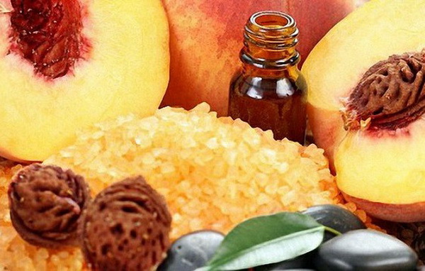 Чем полезно для ресниц персиковое масло?