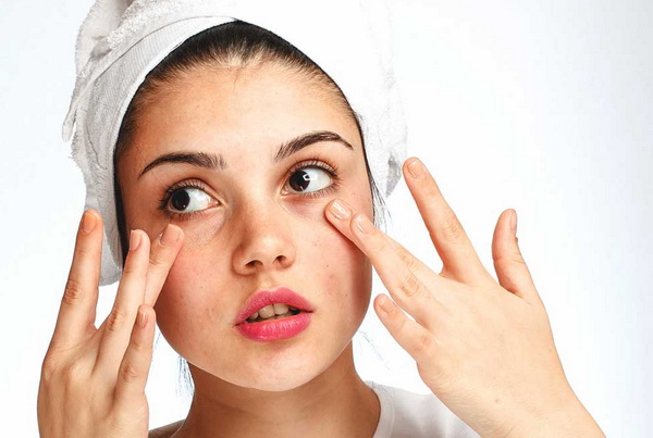 Как делать пилинг для нежной кожи вокруг глаз?